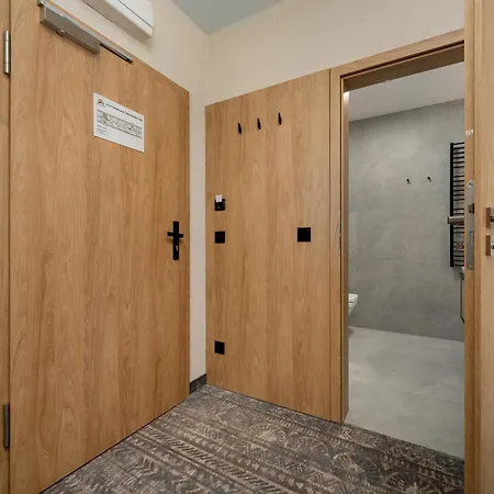 Stylowe Apartamenty Z Parkingiem Oraz Basenem I Silownia By Noclegi Renters *