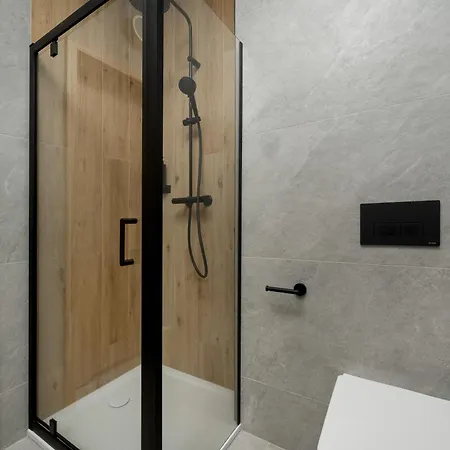 Stylowe Z Parkingiem Oraz Basenem I Silownia By Renters 斯克拉斯卡波伦巴